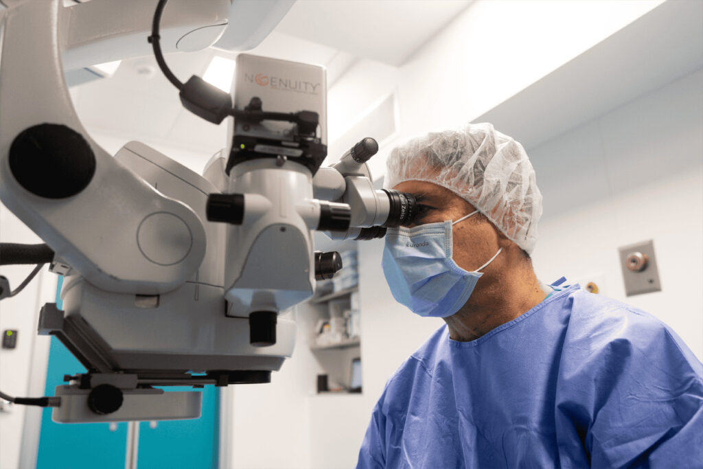 Strumentazione avanzata per cross-linking corneale da ADVALIA a Milano