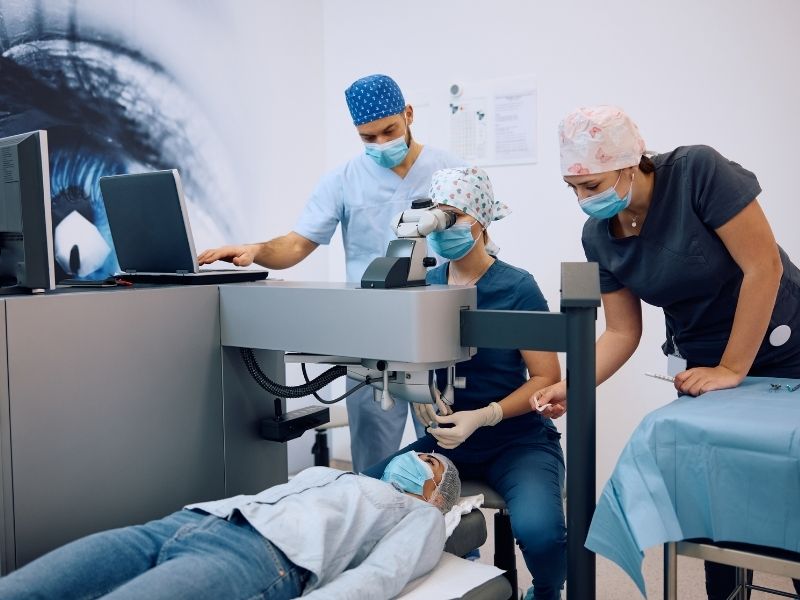 Cos’è la tecnica SMILE e come funziona la chirurgia laser mini-invasiva