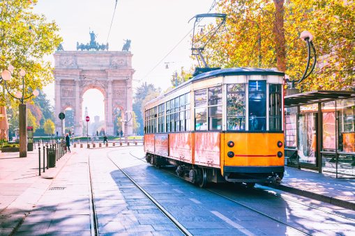 Chirurgia refrattiva a Milano: goditi la città con i mezzi pubblici